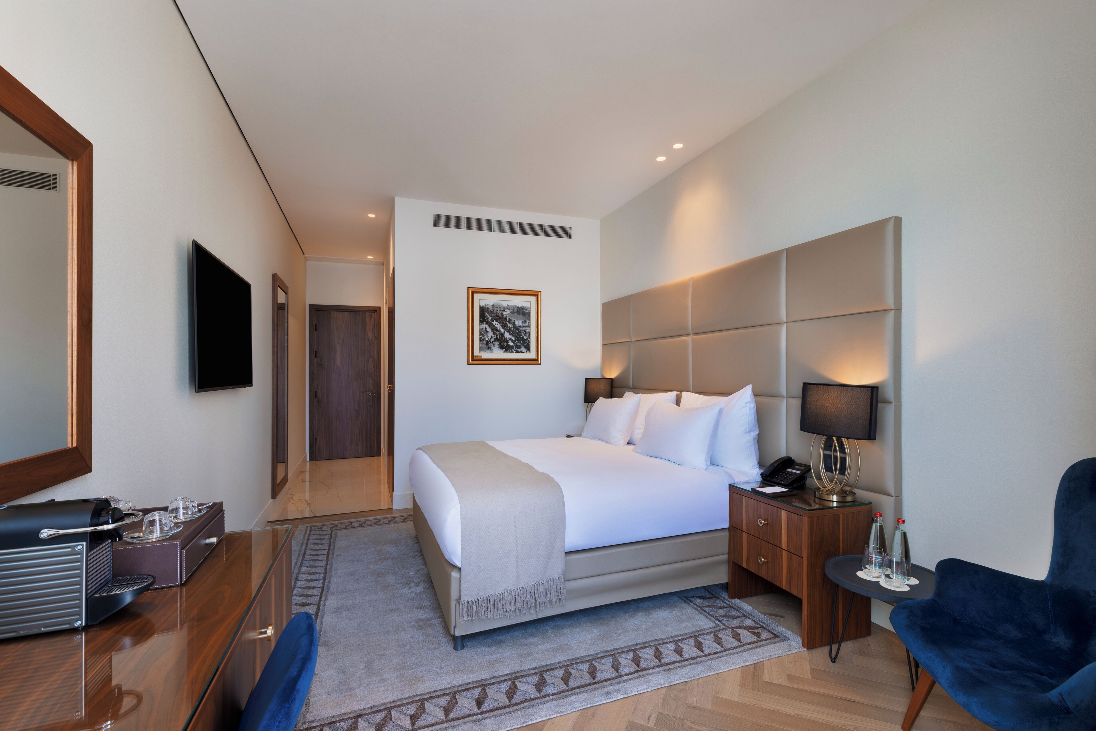 1 hálószoba, prémium ágynemű, minibár és széf a szobában