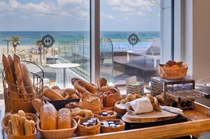 Daily buffet breakfast (ILS 110 per person)
