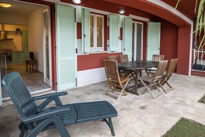 Outdoor dining - S102 - Sirolo, new three-room apartment with garden (Sirolo)