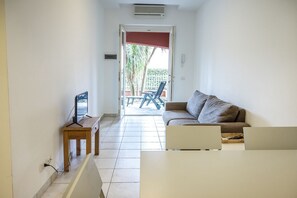 TV - S102 - Sirolo, new three-room apartment with garden (Sirolo)