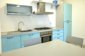 Fridge, oven, dishwasher - S102 - Sirolo, new three-room apartment with garden (Sirolo)