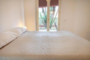 2 bedrooms, bed sheets