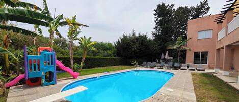 Outdoor pool, pool loungers