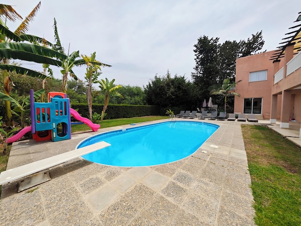 Outdoor pool, pool loungers