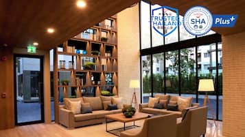 40-吋平面電視、衛星頻道、電視