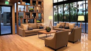 Télévision à écran plat de 40 pouces avec chaînes par satellite