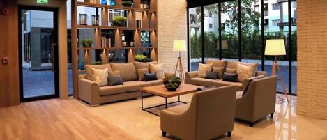 Télévision à écran plat de 40 pouces avec chaînes par satellite