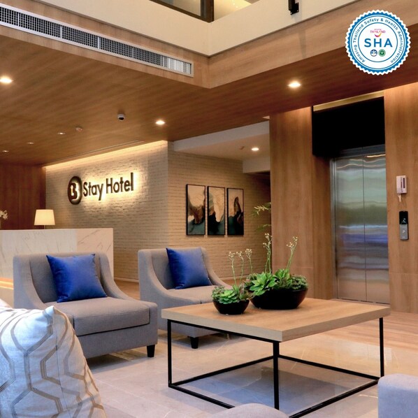 40-Zoll-Flachbildfernseher mit Satellitenempfang, Fernseher