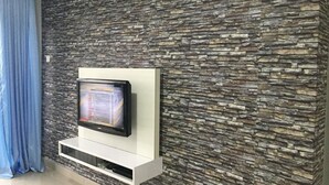 Family Apartment, Multiple Beds, Lake View - Puchong AR Home Koi Prima Condo (Puchong)