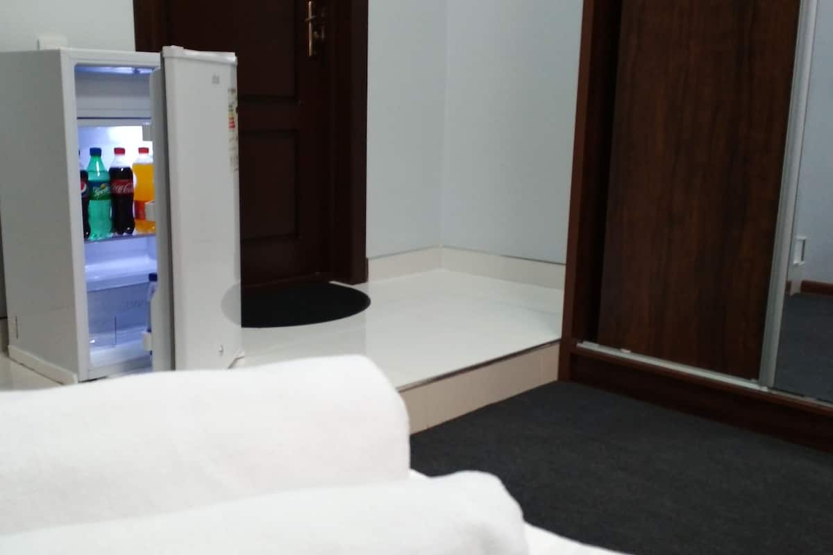 Economy Twin Room | In-room dining