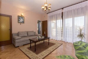 TV - Nina Medulin-spacious,WiFi,air-condition (Medulin)