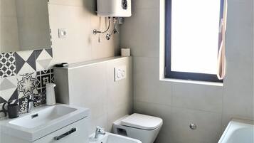Bathtub, bidet, towels