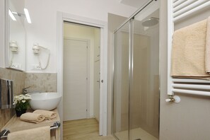 Shower, jetted bath, hair dryer, bidet