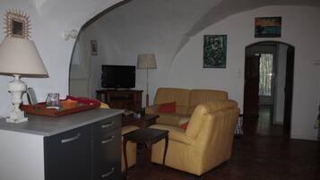 Smart-TV, DVD-Player, Bücher