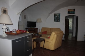 Smart-TV, DVD-Player, Bücher