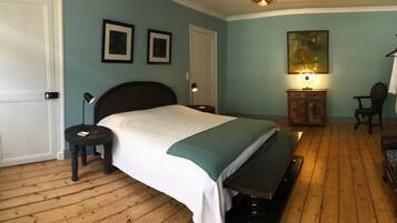 Comfort Double Room (Turquoise) | Individually decorated, individually furnished, desk, soundproofing