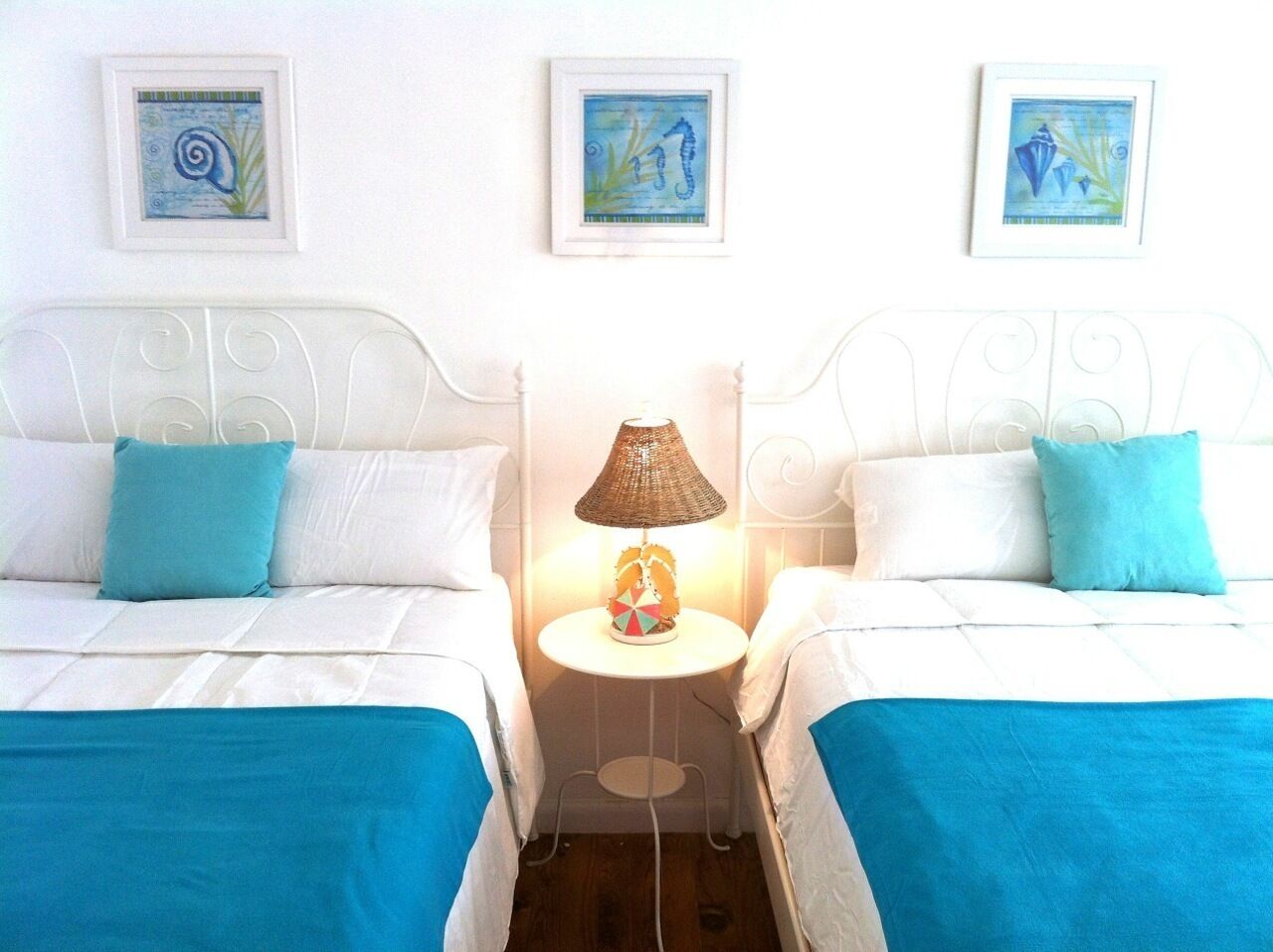 2 Hotel Studios - S. Beach: Walk to Everything! Sleeps 12