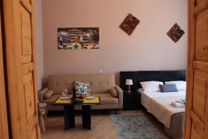 1 bedroom, iron/ironing board, WiFi, bed sheets - "ApartTen"  in old Tbilisi (Dzveli Tbilisi)