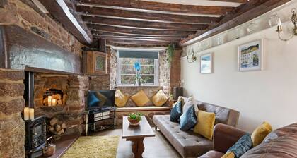 Thorn Cottage. A quaint 300 year old cottage in a rural village. Dog friendly