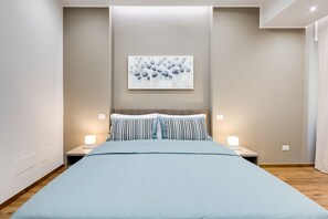3 slaapkamers, een strijkplank/strijkijzer, gratis wifi, beddengoed