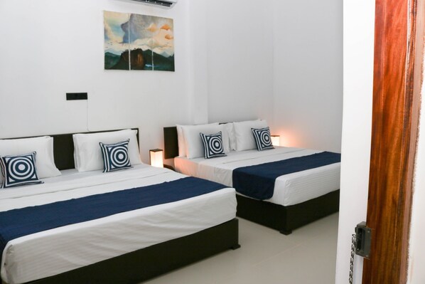 Luxury Quadruple Room, Multiple Beds, Garden View | Blackout drapes, soundproofing, iron/ironing board, free WiFi - Divine villa (Anuradhapura)