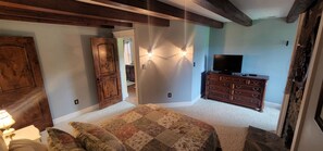 Interior - Stone House  0 Bed, 1.5 Bath (luray)