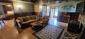 Smart TV, fireplace, video game console - Stone House  0 Bed, 1.5 Bath (luray)