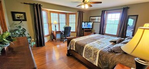 4 室のベッドルーム、WiFi (無料)、ベッドシーツ