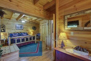 2 多间卧室、办公桌、熨斗/熨衣板、旅行婴儿床