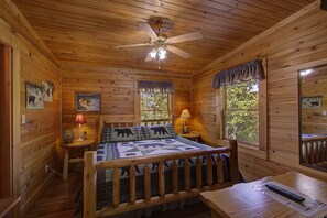 2 dormitorios, escritorio, tabla de planchar con plancha y cuna de viaje