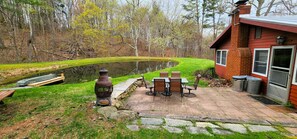 Outdoor dining - Jewell Hollow Homestead | 3 Bed, 2 Bath (Luray)