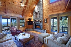 Smart TV, fireplace, DVD player - Dream Catcher-luxury cabin-hot tub-pets ok- View (Blue Ridge)