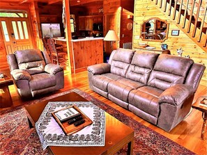 Smart TV, fireplace - 4BR/3BA | Hot Tub | Pool Table | Views | Pets ok (Blue Ridge)