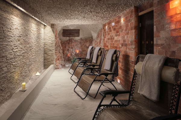 Sauna, hot tub, steam room, hot springs, body treatments, hydrotherapy