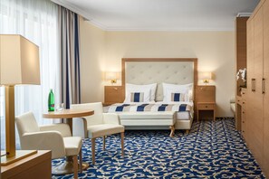 Suite | Caja de seguridad en la habitación, escritorio y cortinas blackout 