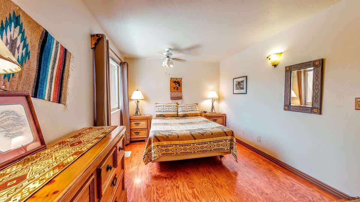 3 bedrooms, iron/ironing board, WiFi (free), bed sheets