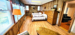 4 bedrooms, free WiFi, bed sheets