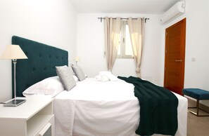 3 bedrooms, in-room safe, iron/ironing board, travel crib