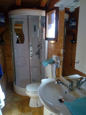 Shower - Family friendly holiday. Fully equipped chalet (porlezza)