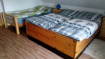 2 bedrooms, iron/ironing board, free WiFi, bed sheets