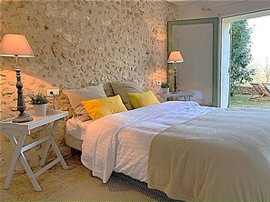 1 chambre, fer et planche à repasser, Wi-Fi, draps fournis