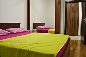 2 bedrooms, soundproofing, iron/ironing board, free cots/infant beds - Apartment Twister 18 Budva (Budva)