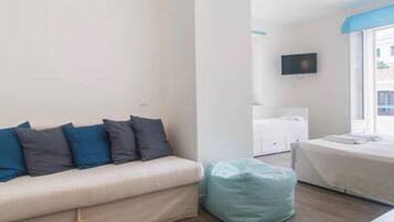 Superior Room, Sea View | Living room