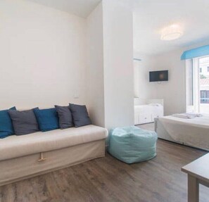 Habitación superior, vistas al mar | Sala de estar