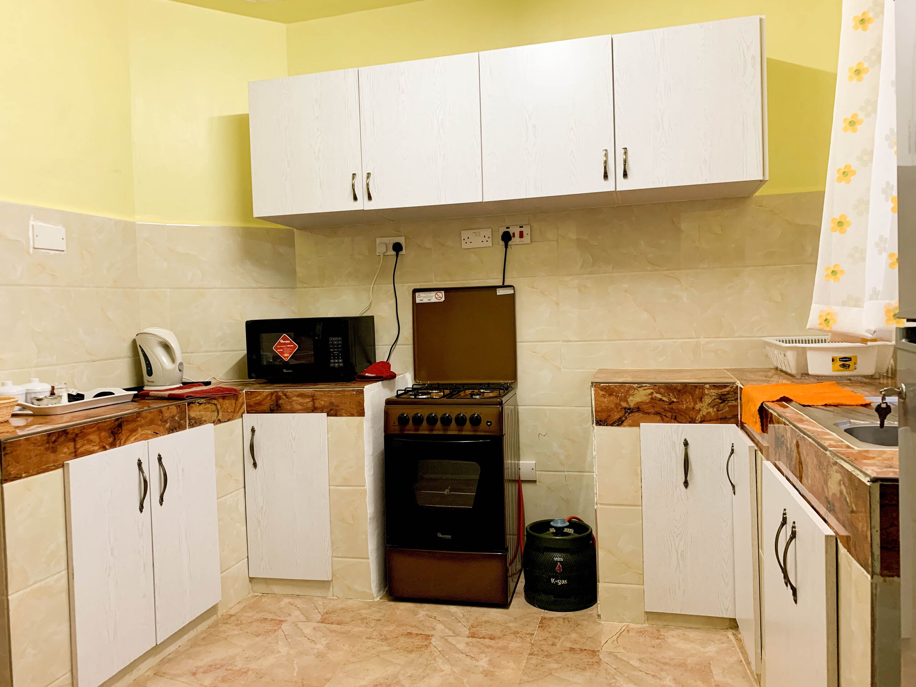 deluxe apartment, 3 bedrooms, non smoking | private kitchen | fridge, microwave, oven, stovetop