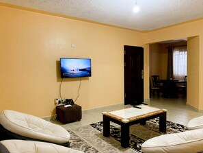 Deluxe Apartment, 3 Bedrooms, Non Smoking | Living area - Easy Jkia Homestay (Syokimau)