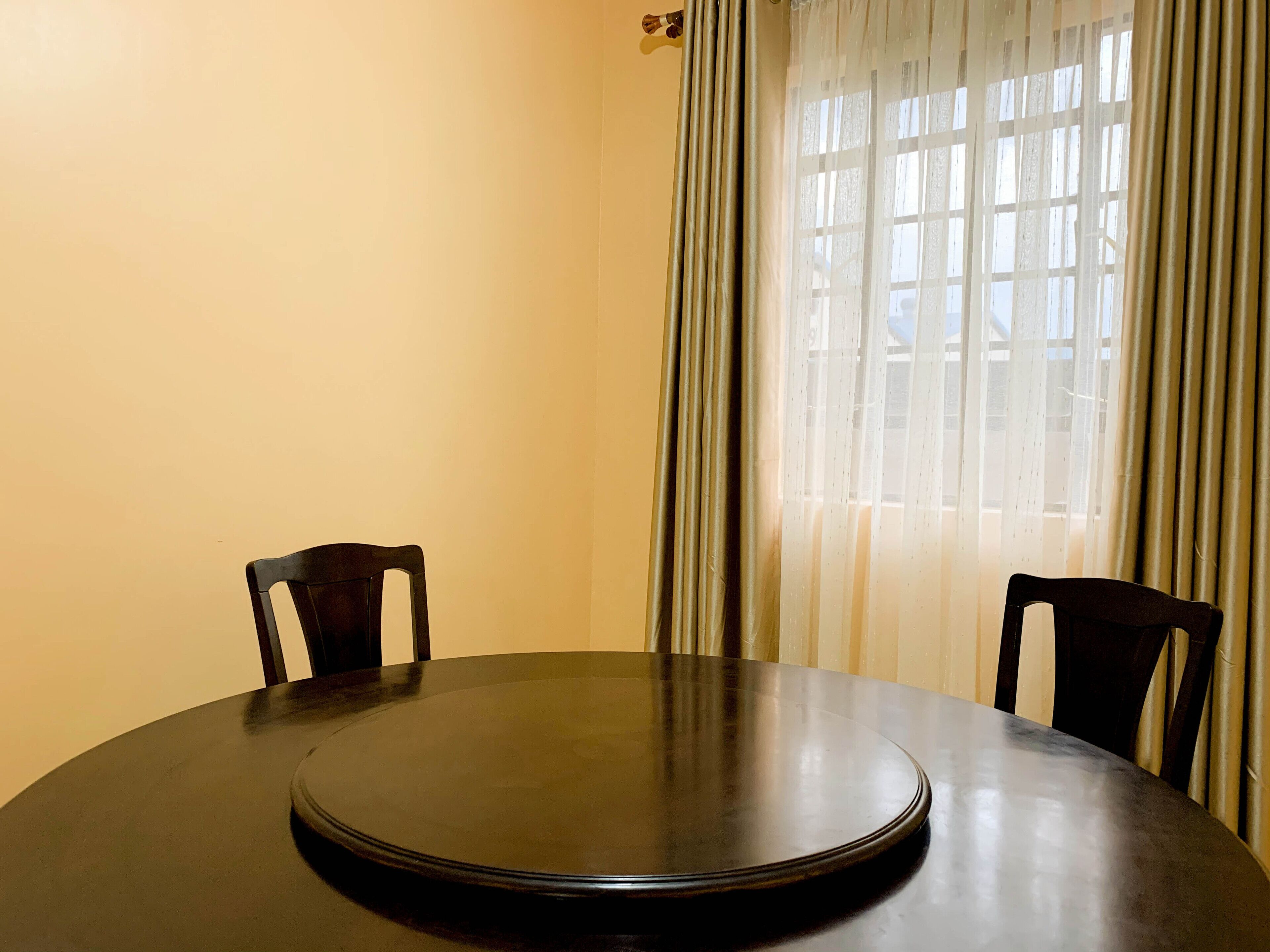 deluxe apartment, 3 bedrooms, non smoking | dining room