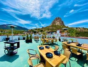 Outdoor dining - Hotel Hacienda Real (Ezequiel Montes)