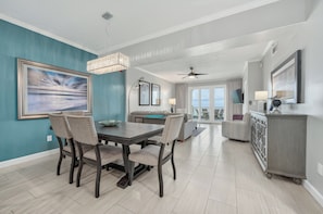 Dining - Inn at Crystal Beach 305 * Gulf Front with Beach Chair Set. Onsite dining! (Destin)