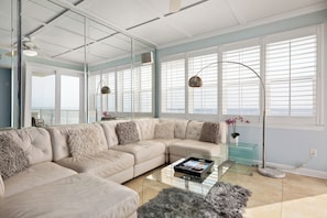 TV - Inn at Crystal Beach 508 * Gulf Front with Beach Chair Set. Onsite dining! (Destin)